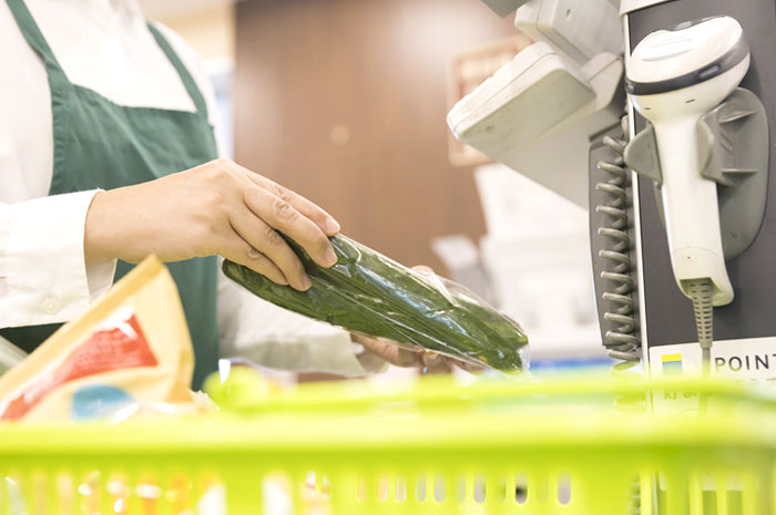 スーパーマーケットレジ業務の手元