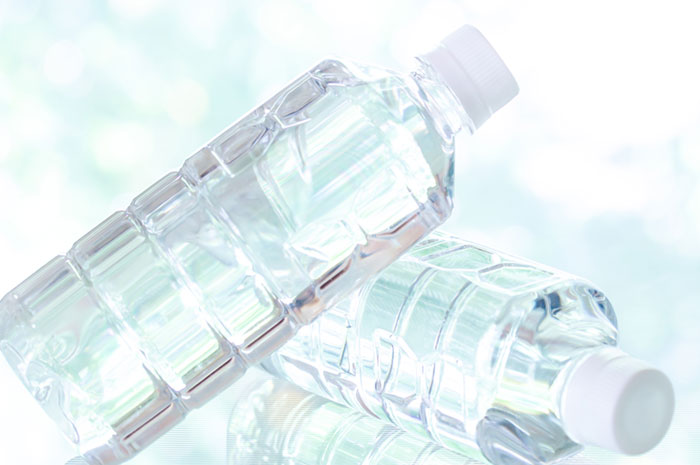ペットボトルに入っている水2本
